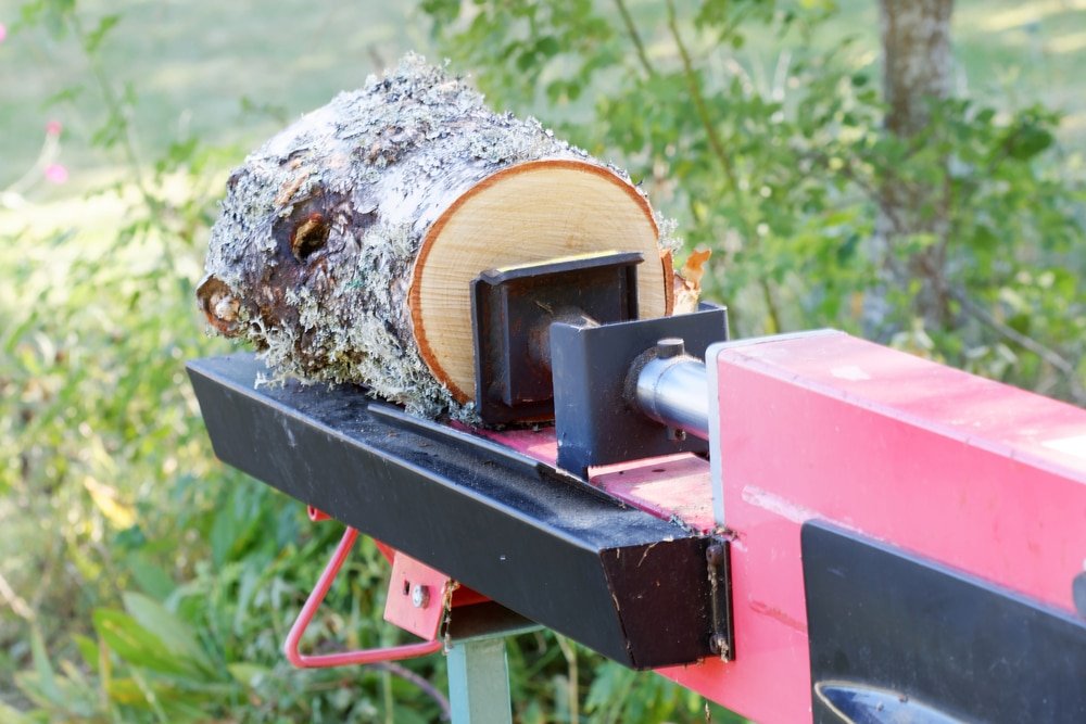How to use a log splitter