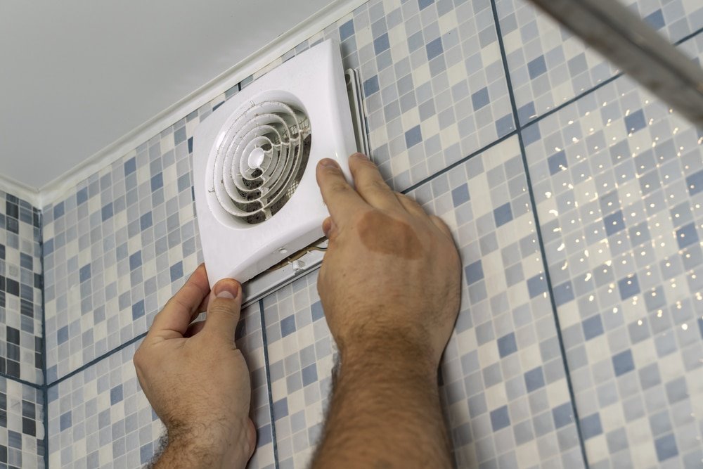how does an extractor fan work