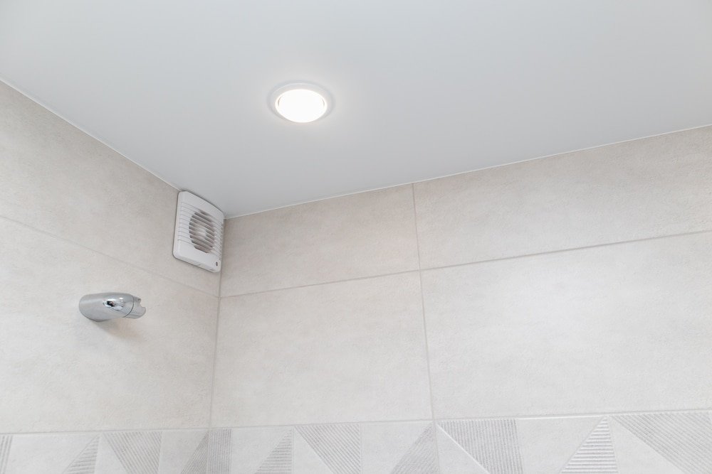 how long should an extractor fan stay on for