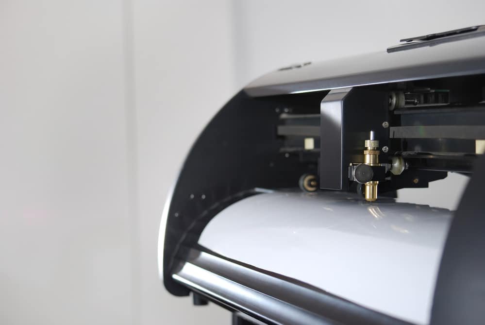 how to use a vinyl cutter