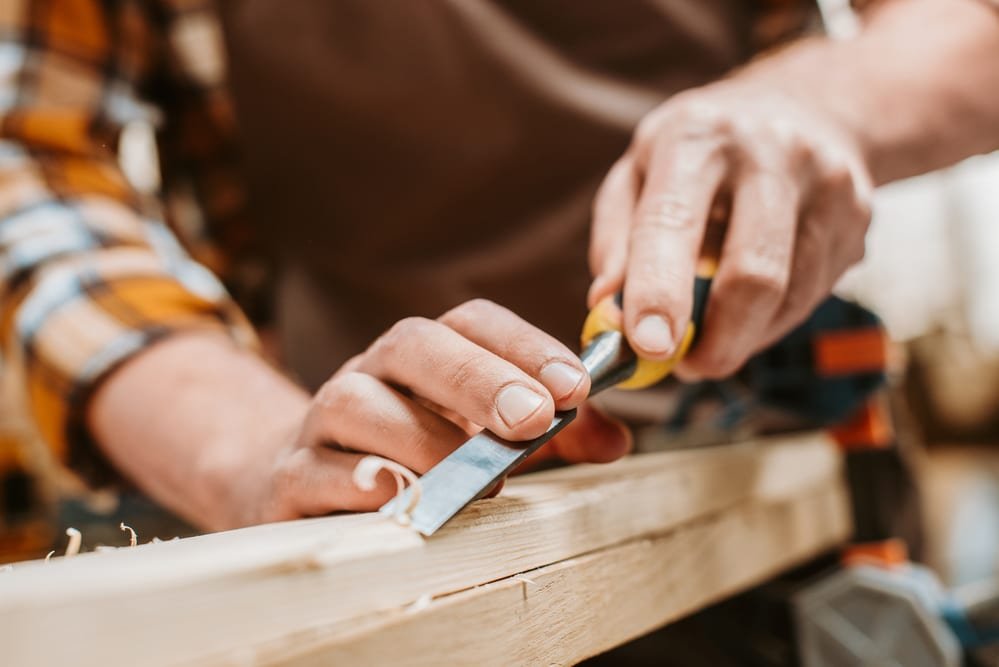how to use a wood chisel