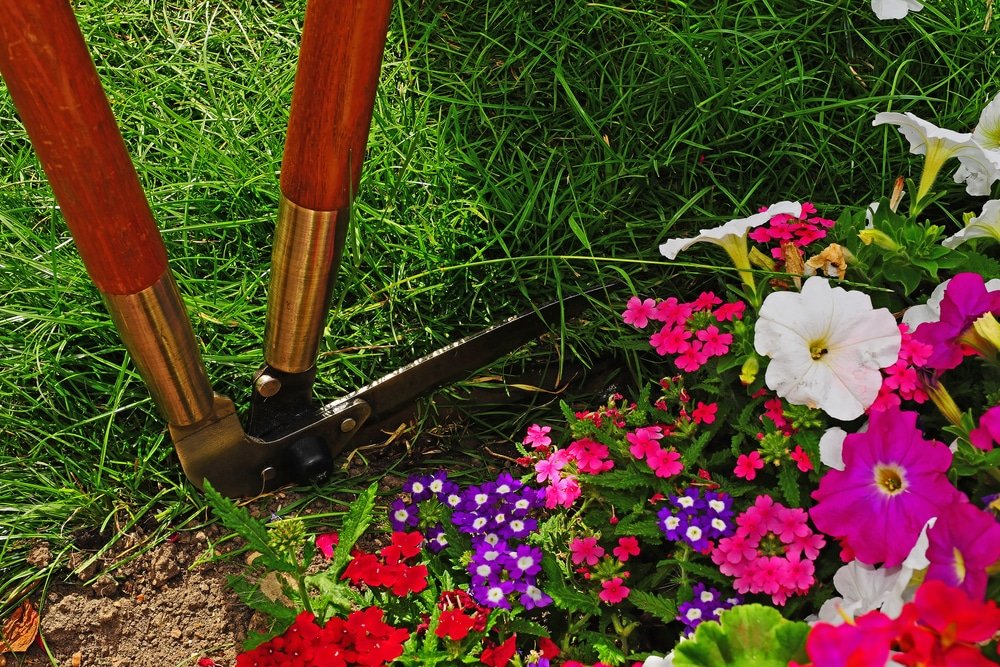how to use edging shears