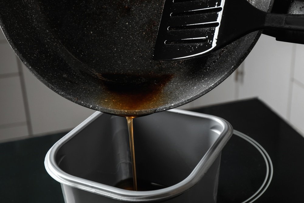 how to dispose of cooking oil